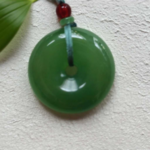 D117 Pendant Necklace: Green Classic Circle